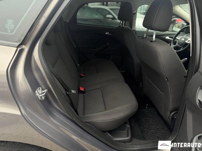 Ford Focus 43 interauto-car