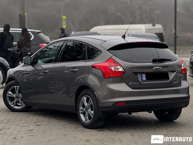 Ford Focus 33 interauto-car