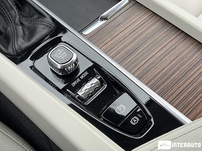 Volvo XC 60 51 interauto-car