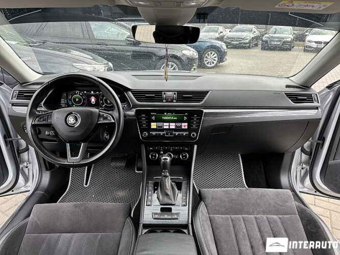 Skoda Superb 40 interauto-car