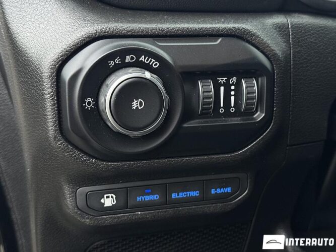 Jeep Wrangler 48 interauto-car