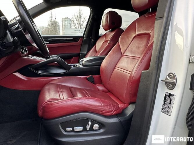 Porsche Cayenne E-Hybrid 44 interauto-car