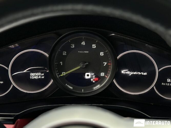 Porsche Cayenne E-Hybrid 52 interauto-car