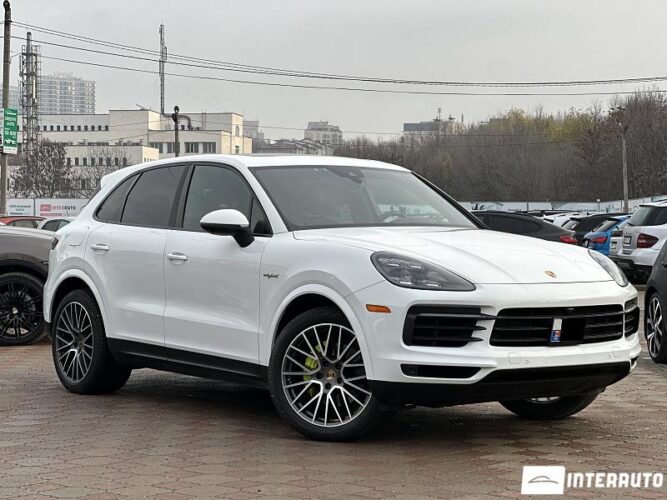 Porsche Cayenne E-Hybrid 41 interauto-car