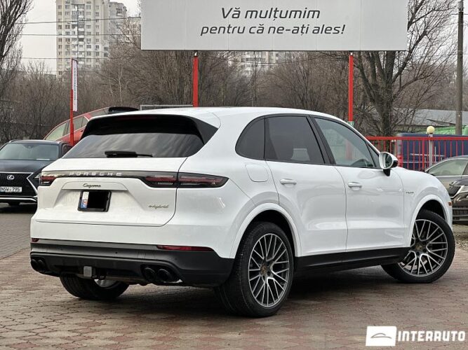 Porsche Cayenne E-Hybrid 40 interauto-car
