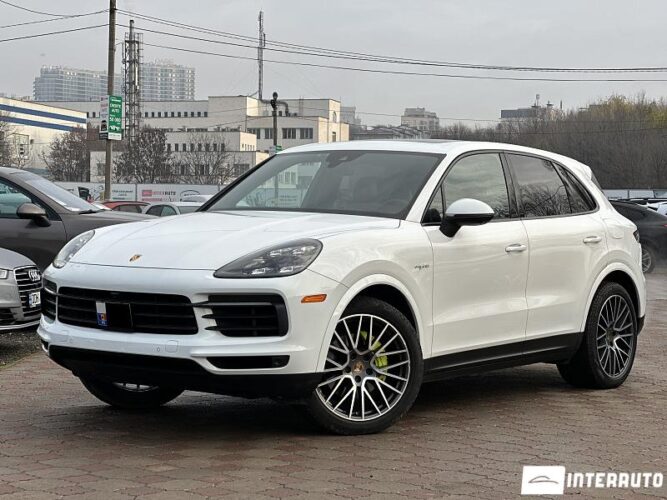 Porsche Cayenne E-Hybrid 38 interauto-car