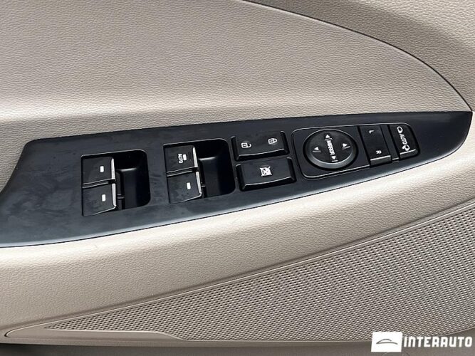 Hyundai Tucson 38 interauto-car