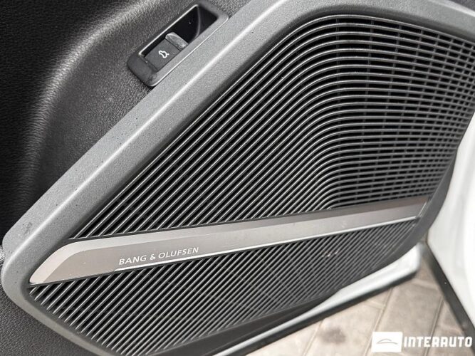 Audi Q5 56 interauto-car