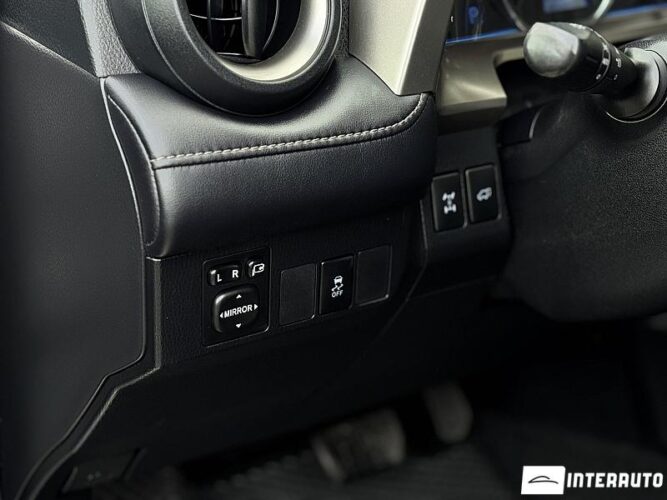 Toyota Rav-4 44 interauto-car