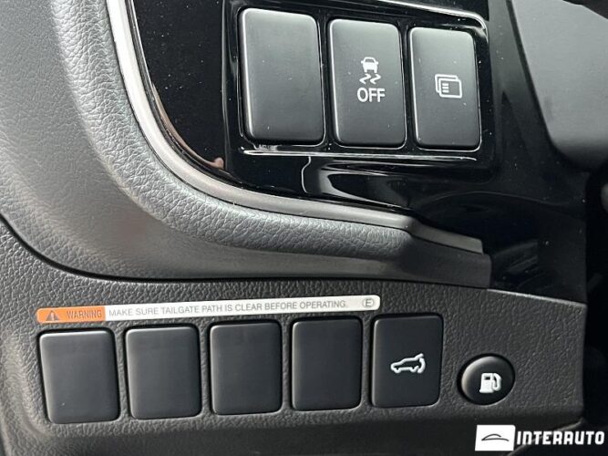 Mitsubishi Outlander 35 interauto-car