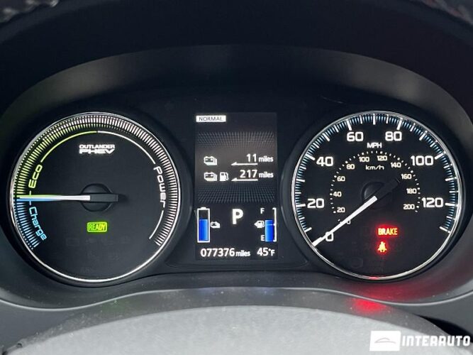 Mitsubishi Outlander 36 interauto-car