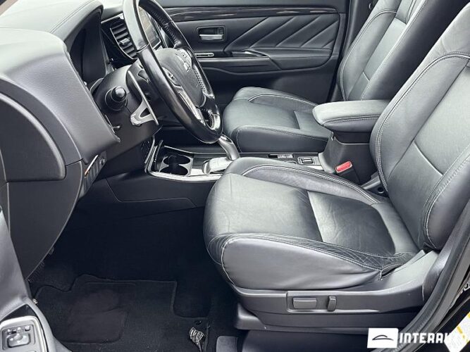 Mitsubishi Outlander 34 interauto-car