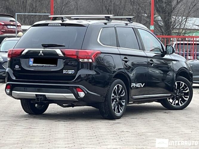 Mitsubishi Outlander 29 interauto-car