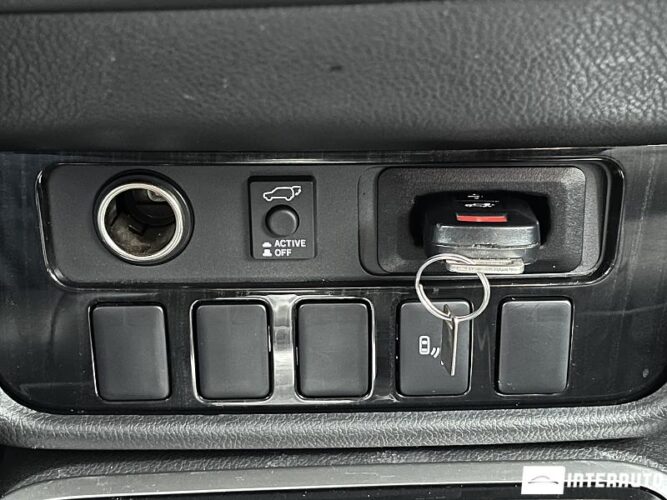 Mitsubishi Outlander 39 interauto-car