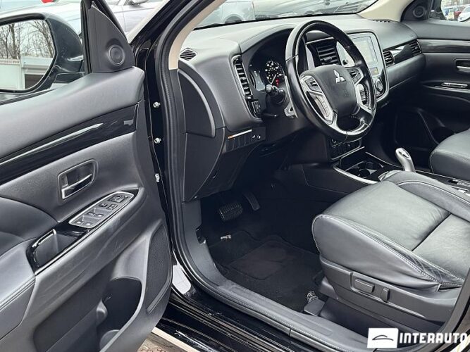 Mitsubishi Outlander 33 interauto-car