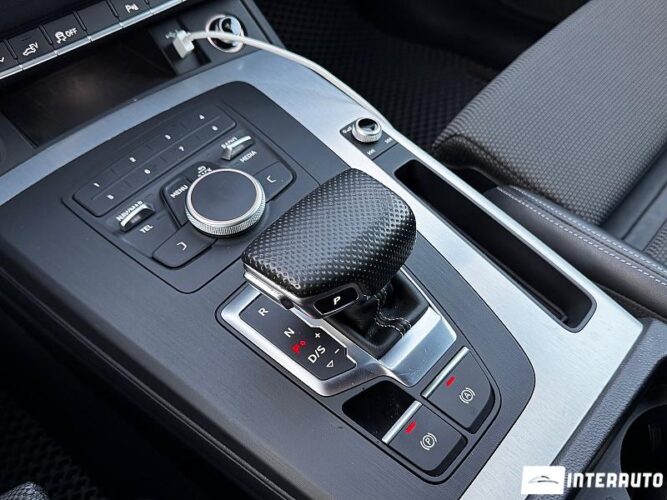 Audi Q5 40 interauto-car