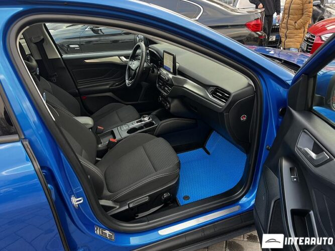 Ford Focus 37 interauto-car