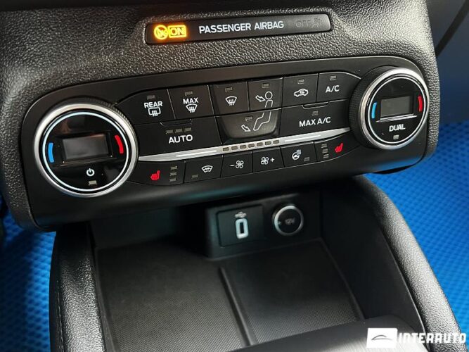 Ford Focus 43 interauto-car