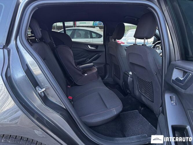 Ford Focus 48 interauto-car