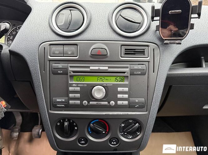 Ford Fusion 34 interauto-car