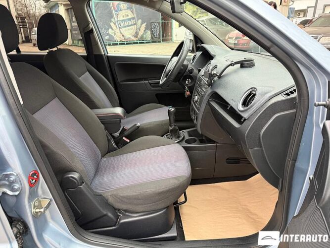 Ford Fusion 29 interauto-car