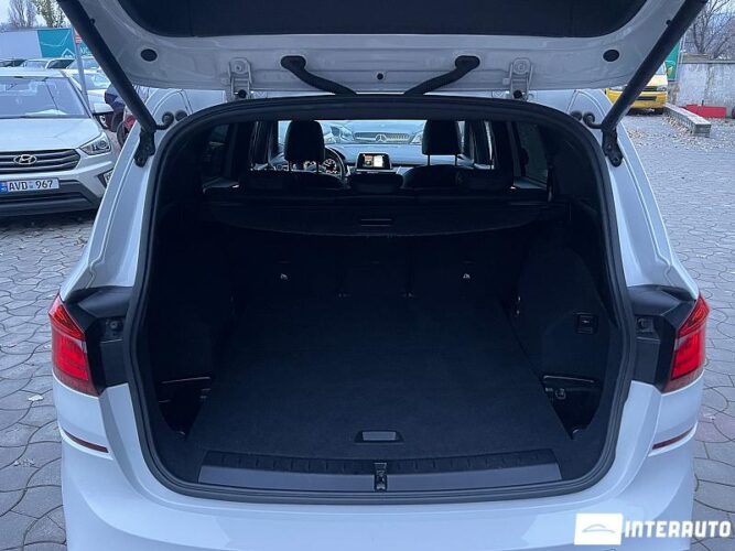 BMW 216d 34 interauto-car