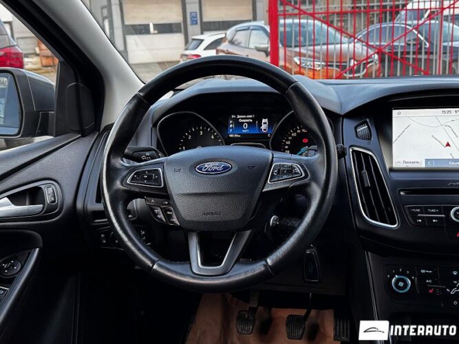 Ford Focus 41 interauto-car
