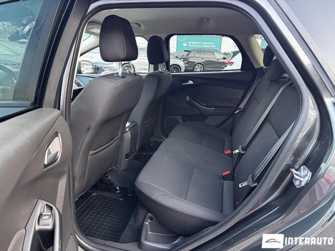 Ford Focus 37 interauto-car