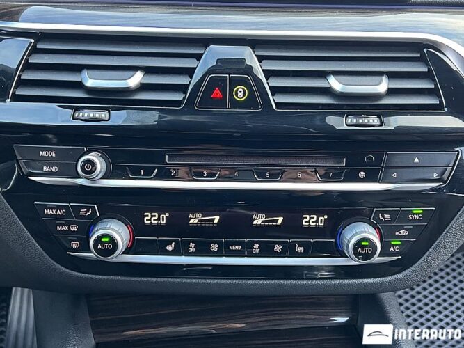 BMW 530e 42 interauto-car