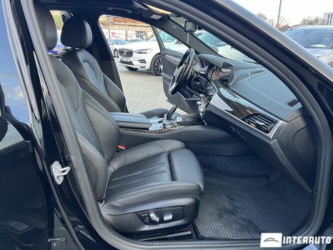 BMW 530e 44 interauto-car