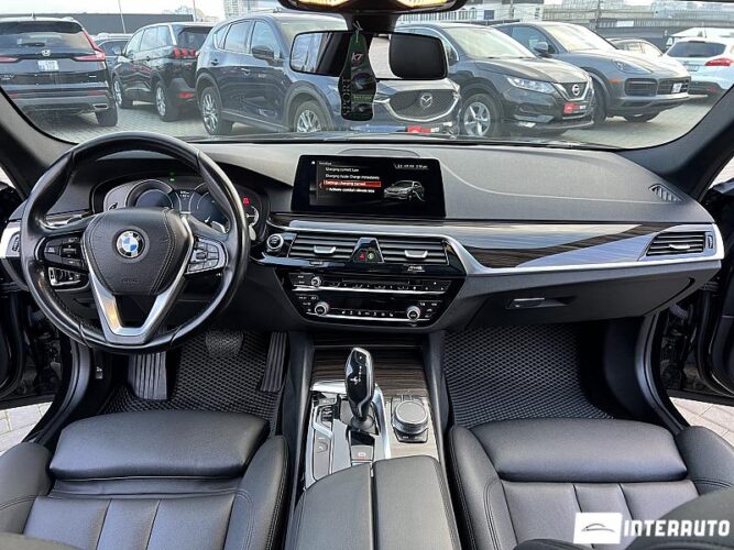 BMW 530e 38 interauto-car