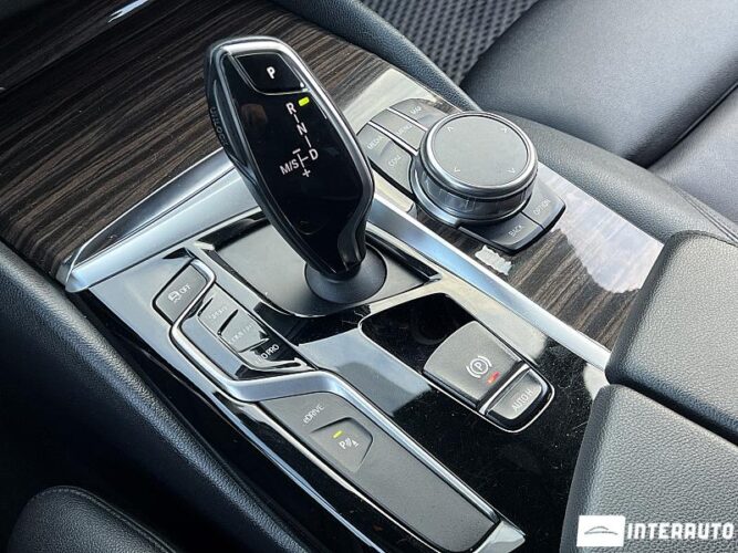 BMW 530e 43 interauto-car