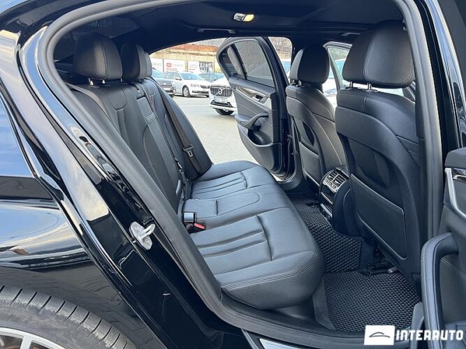 BMW 530e 45 interauto-car