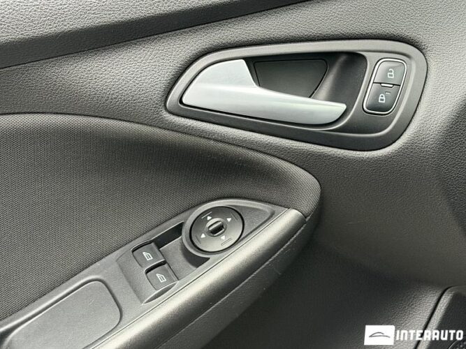 Ford Focus 36 interauto-car
