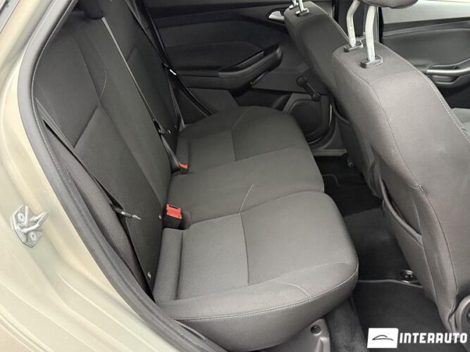 Ford Focus 48 interauto-car