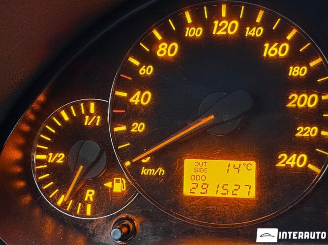 Toyota Avensis 33 interauto-car