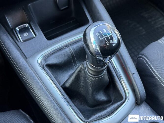 Nissan Qashqai 36 interauto-car