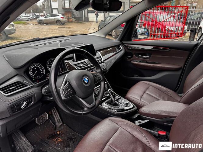 BMW 218i 36 interauto-car