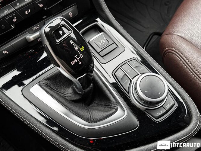 BMW 218i 42 interauto-car