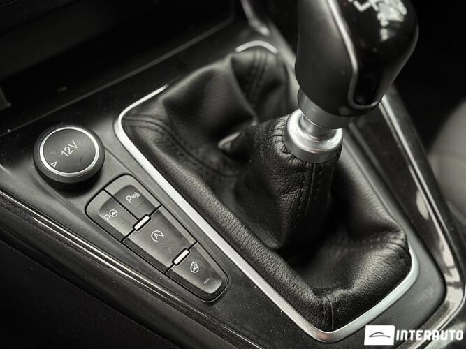 Ford Focus 43 interauto-car