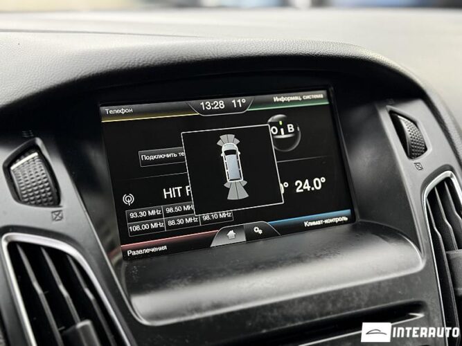 Ford Focus 41 interauto-car