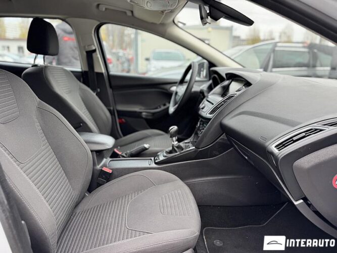 Ford Focus 47 interauto-car