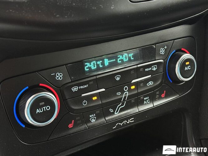 Ford Focus 42 interauto-car