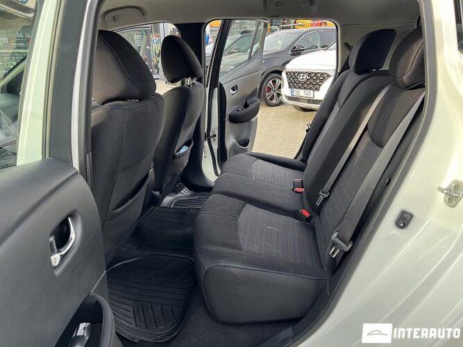 Nissan Leaf 42 interauto-car