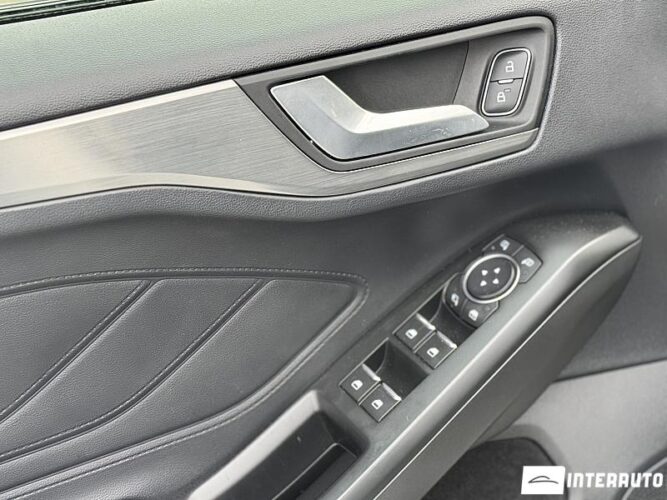 Ford Focus 38 interauto-car