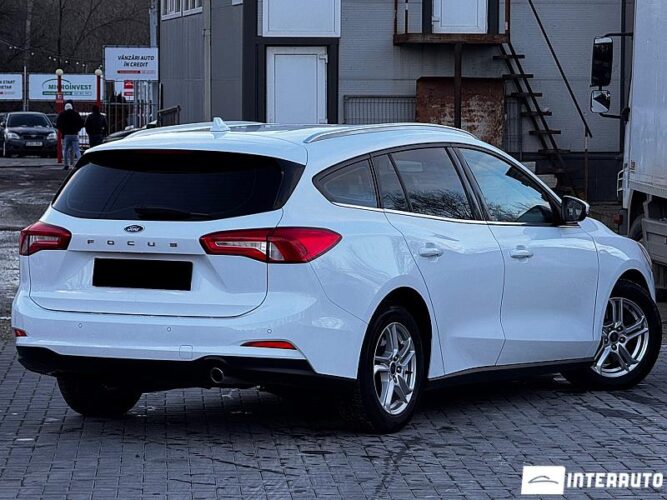 Ford Focus 33 interauto-car