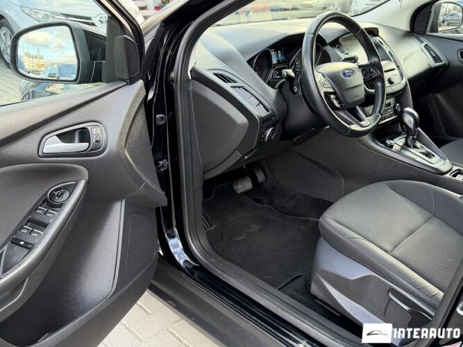 Ford Focus 34 interauto-car