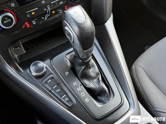 Ford Focus 43 interauto-car