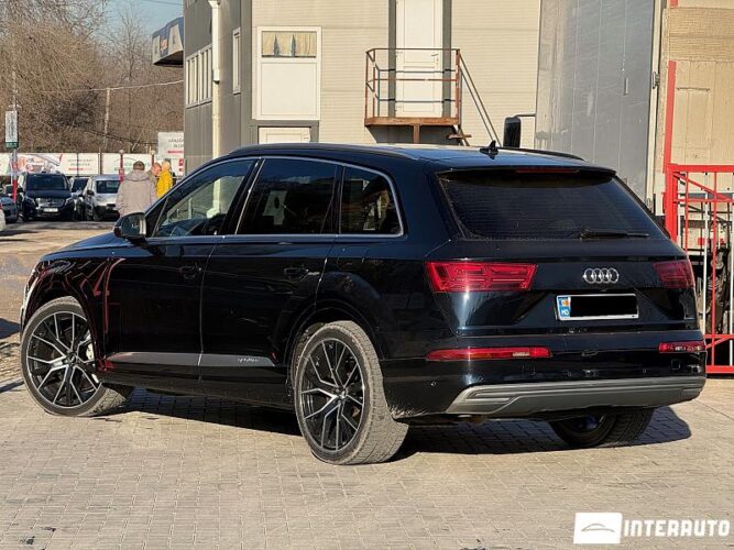 Audi Q7 E-Tron 36 interauto-car