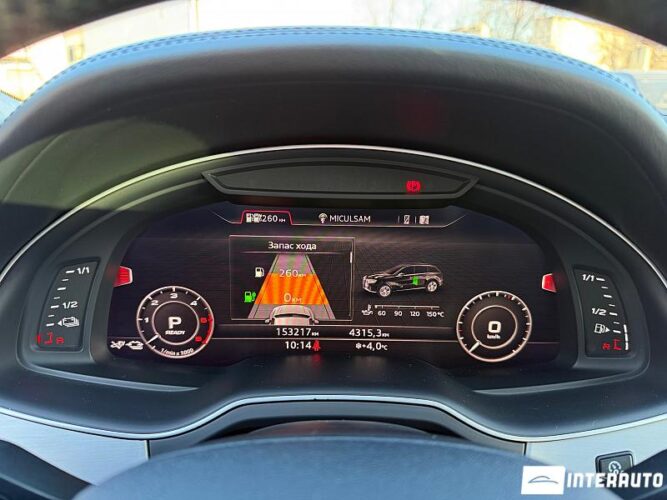 Audi Q7 E-Tron 40 interauto-car